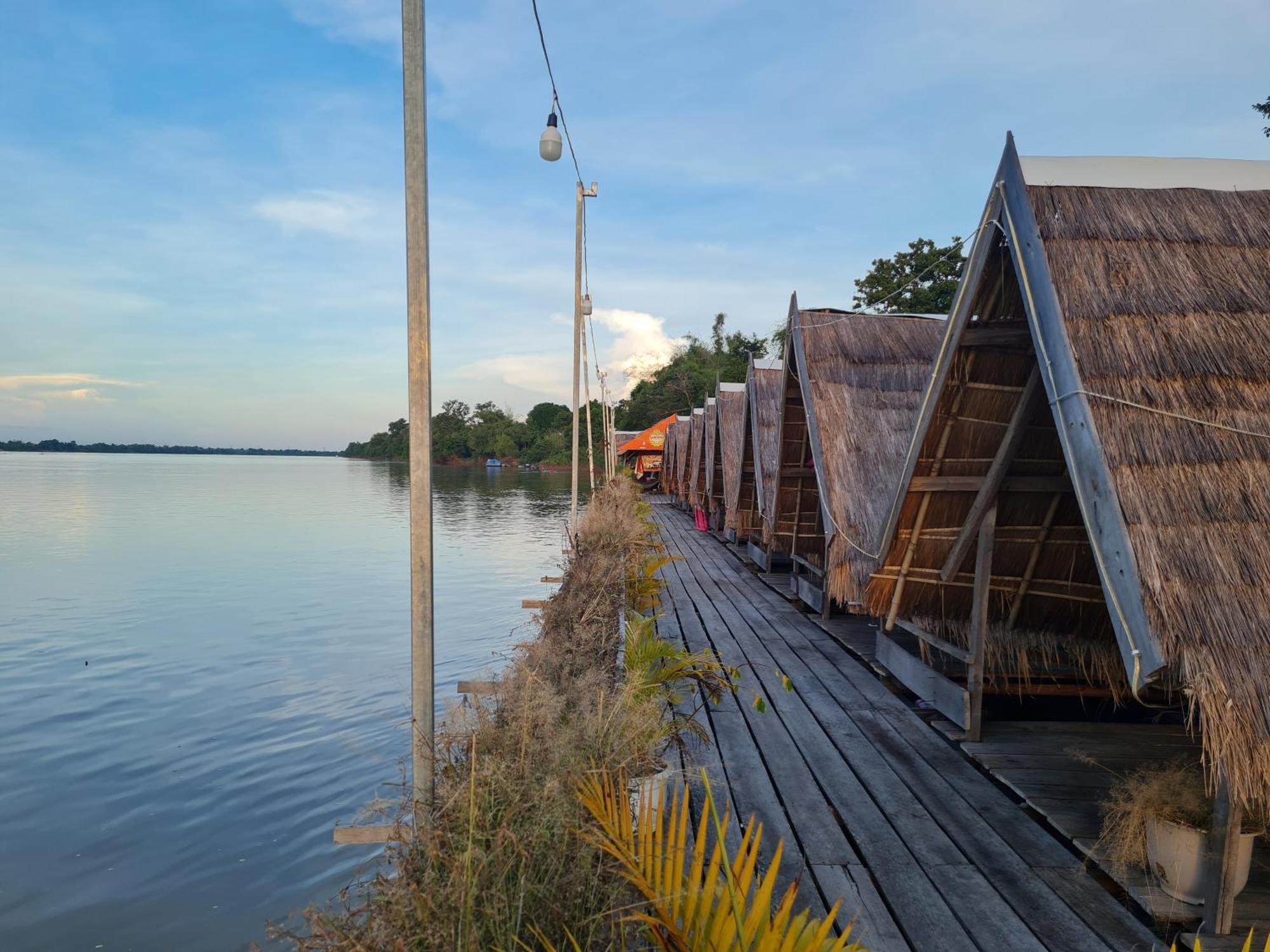 Savet Guesthouse Stoeng Treng Ngoại thất bức ảnh